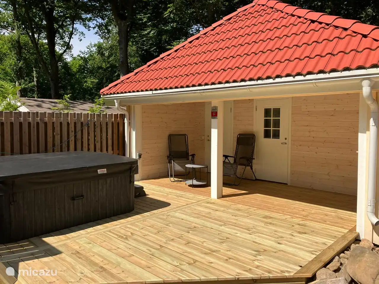 Saunahaus mit Whirlpool