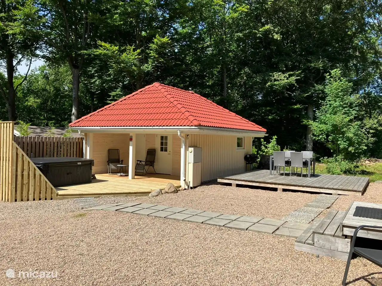 Saunahaus mit Whirlpool