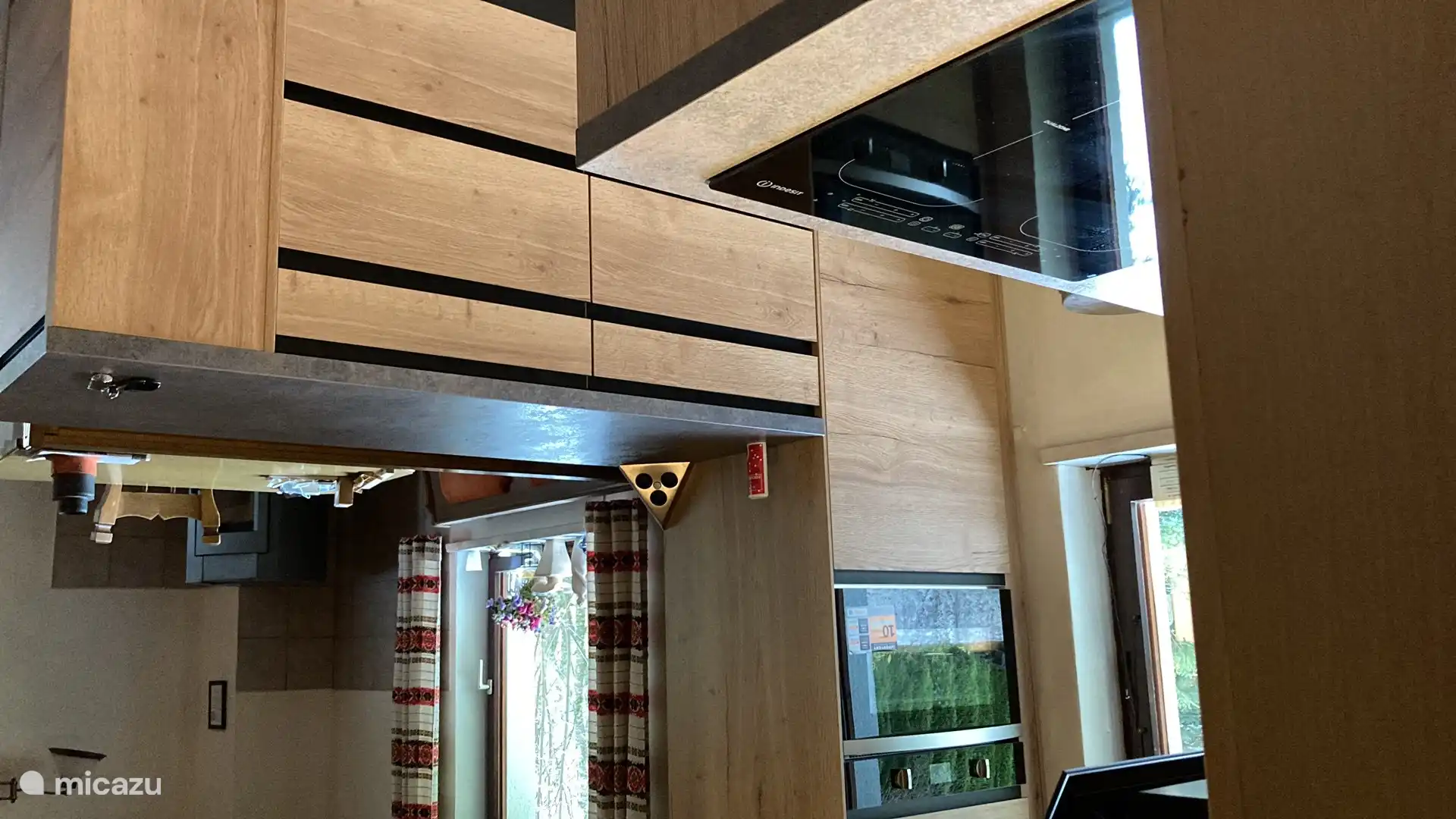 Kitchen with built-in appliances no.102