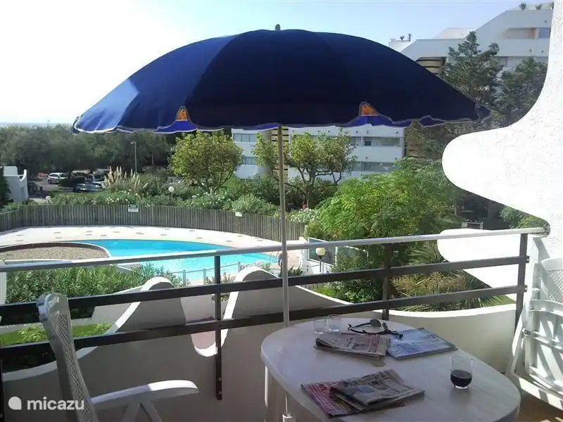 Uitzicht vanaf balkon/terras aan voorzijde