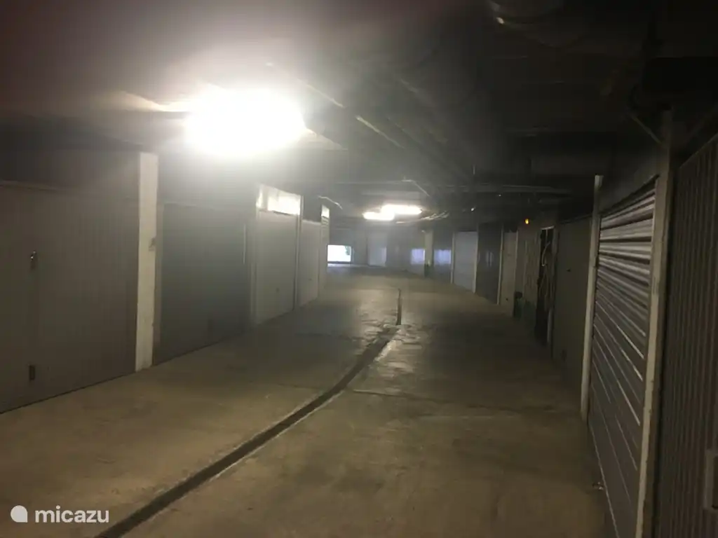 Ondergrondse garage complex onder het appartementen gebouw