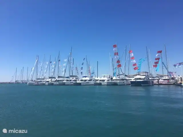 Grote multi romp beurs in La Grande Motte met catamarans en trimarans in April 2017