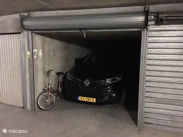 Eigen afgesloten Garage nr 74