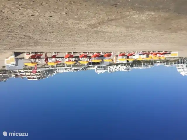 strandtent voor bij boelevard