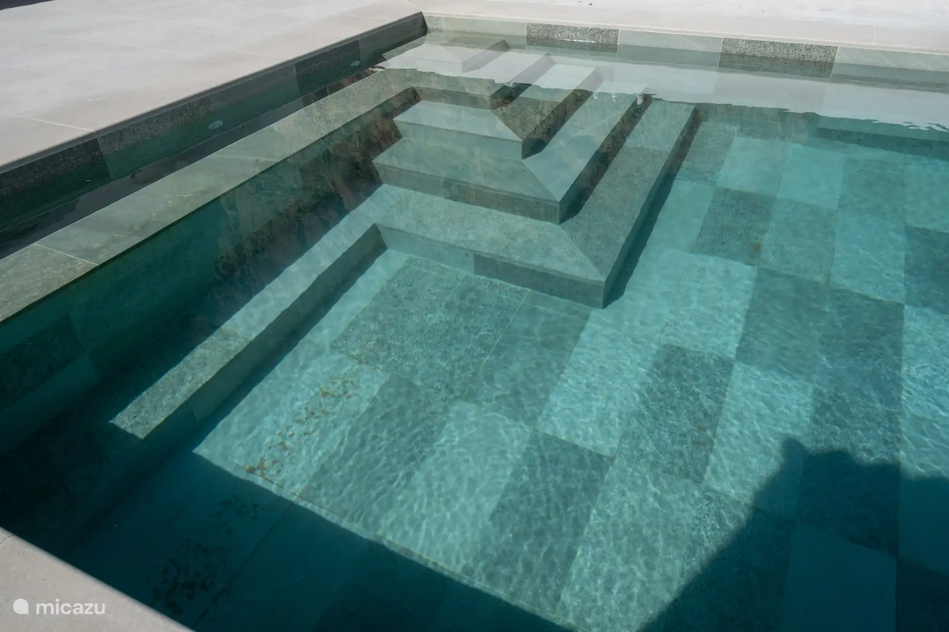 in-pool staircase