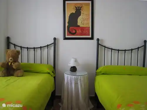 Slaapkamer met 2 losse bedden