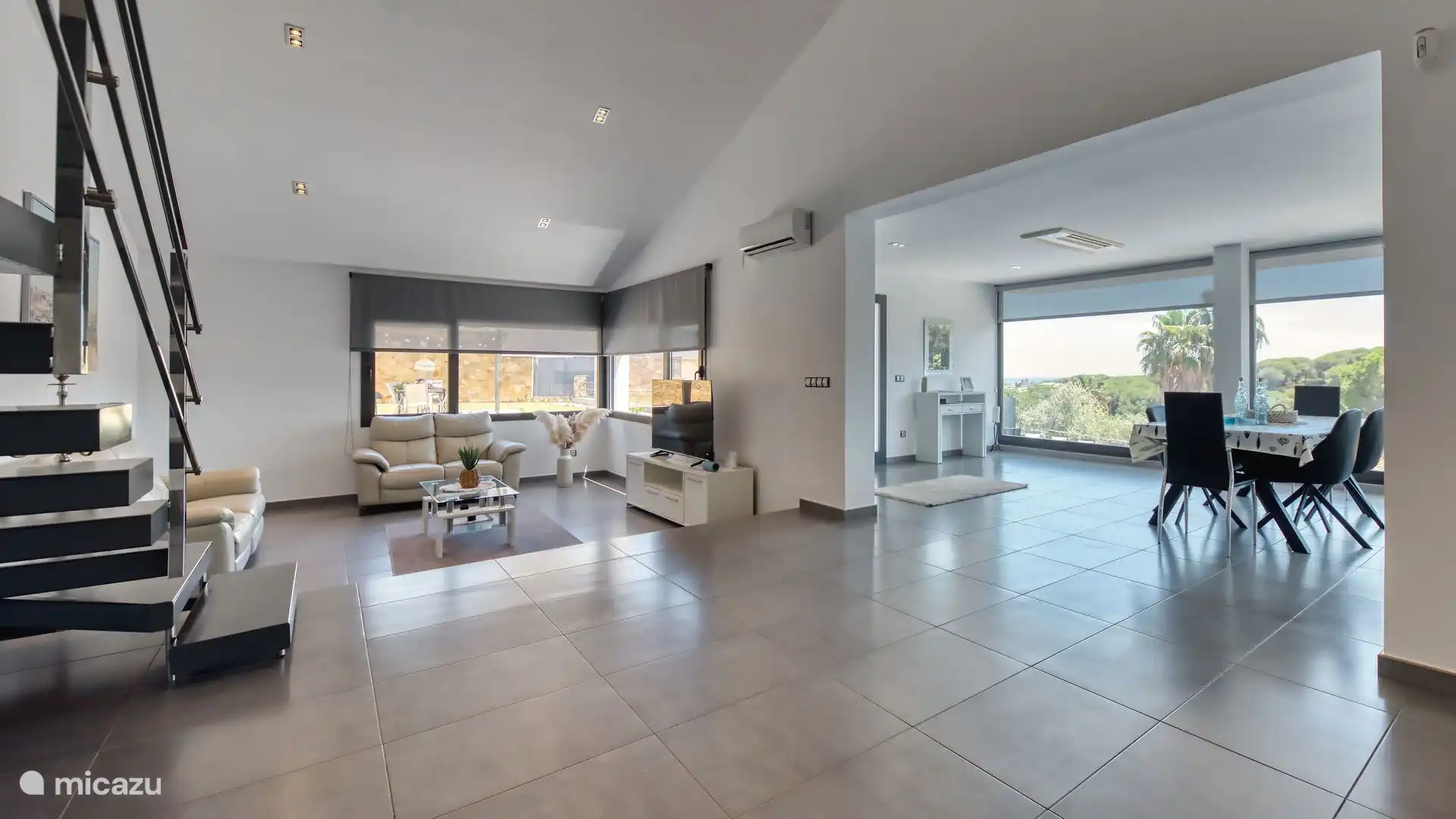Moderne villa, enorm privé zwembad en rustig gelegen!