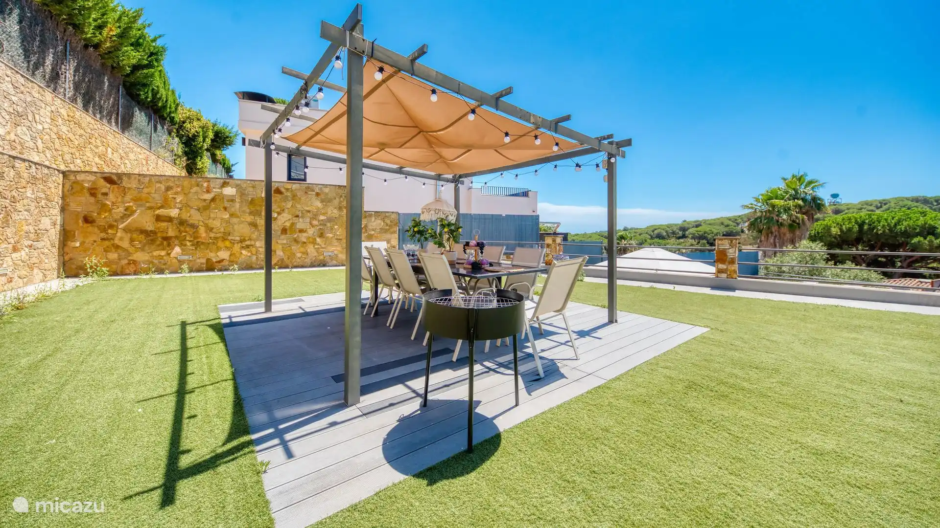 Moderne villa, enorm privé zwembad en rustig gelegen!
