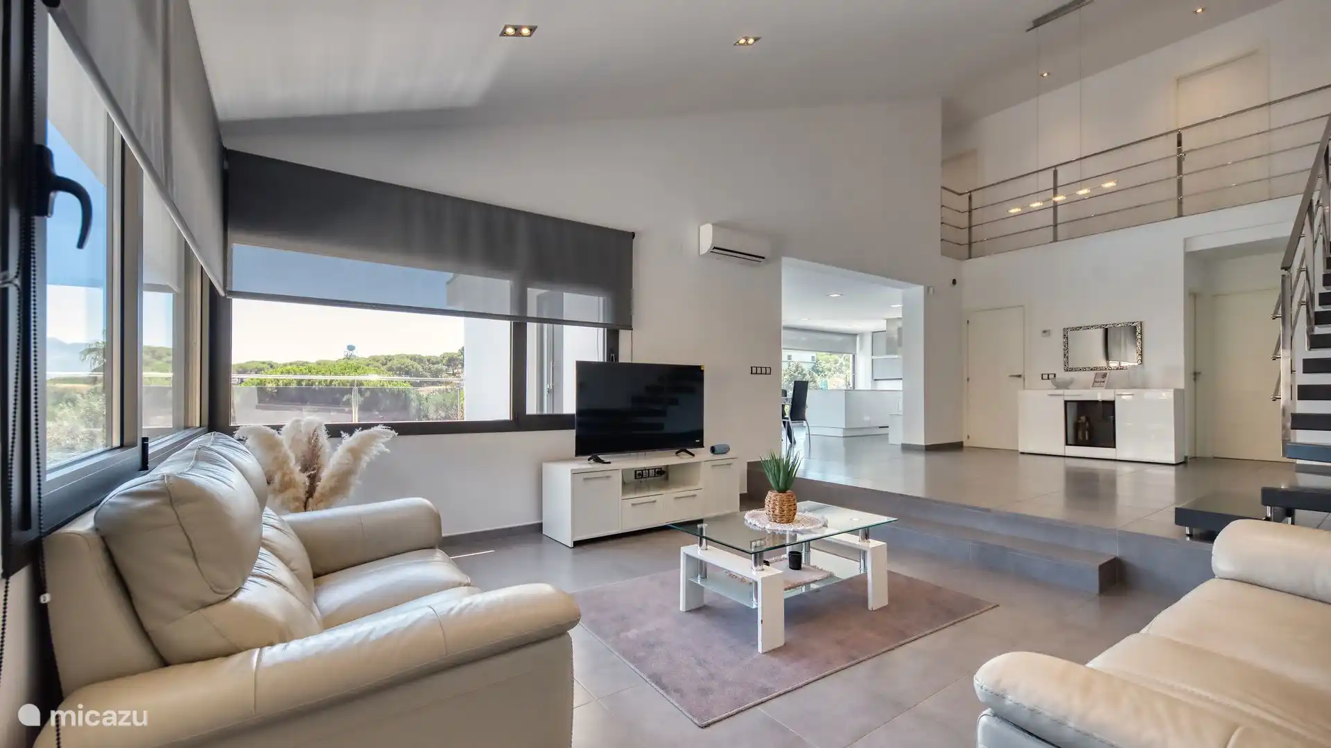Moderne villa, enorm privé zwembad en rustig gelegen!