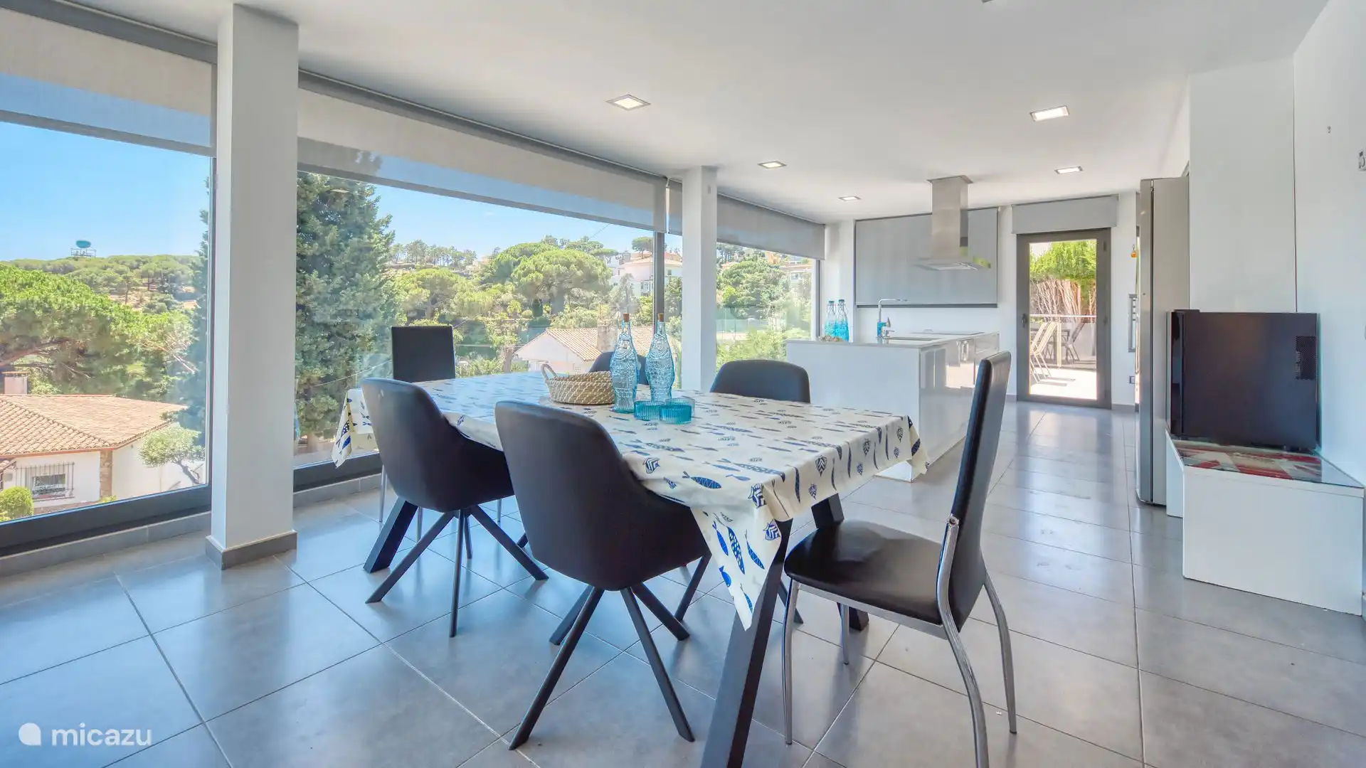 Moderne villa, enorm privé zwembad en rustig gelegen!