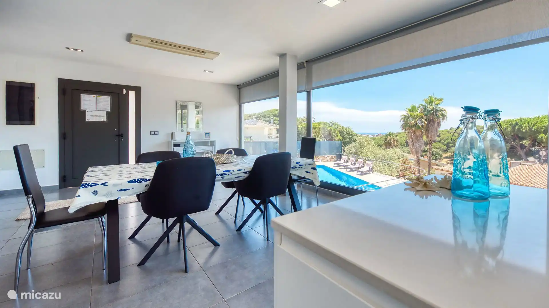 Moderne villa, enorm privé zwembad en rustig gelegen!