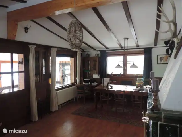 zum hirsch en Alemania, Eifel, Uedelhoven - chalet mesa de comedor y escritorio