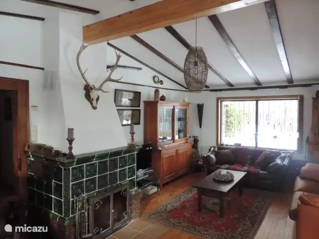 zum hirsch en Alemania, Eifel, Uedelhoven - chalet Salón estilo caza con estufa de leña