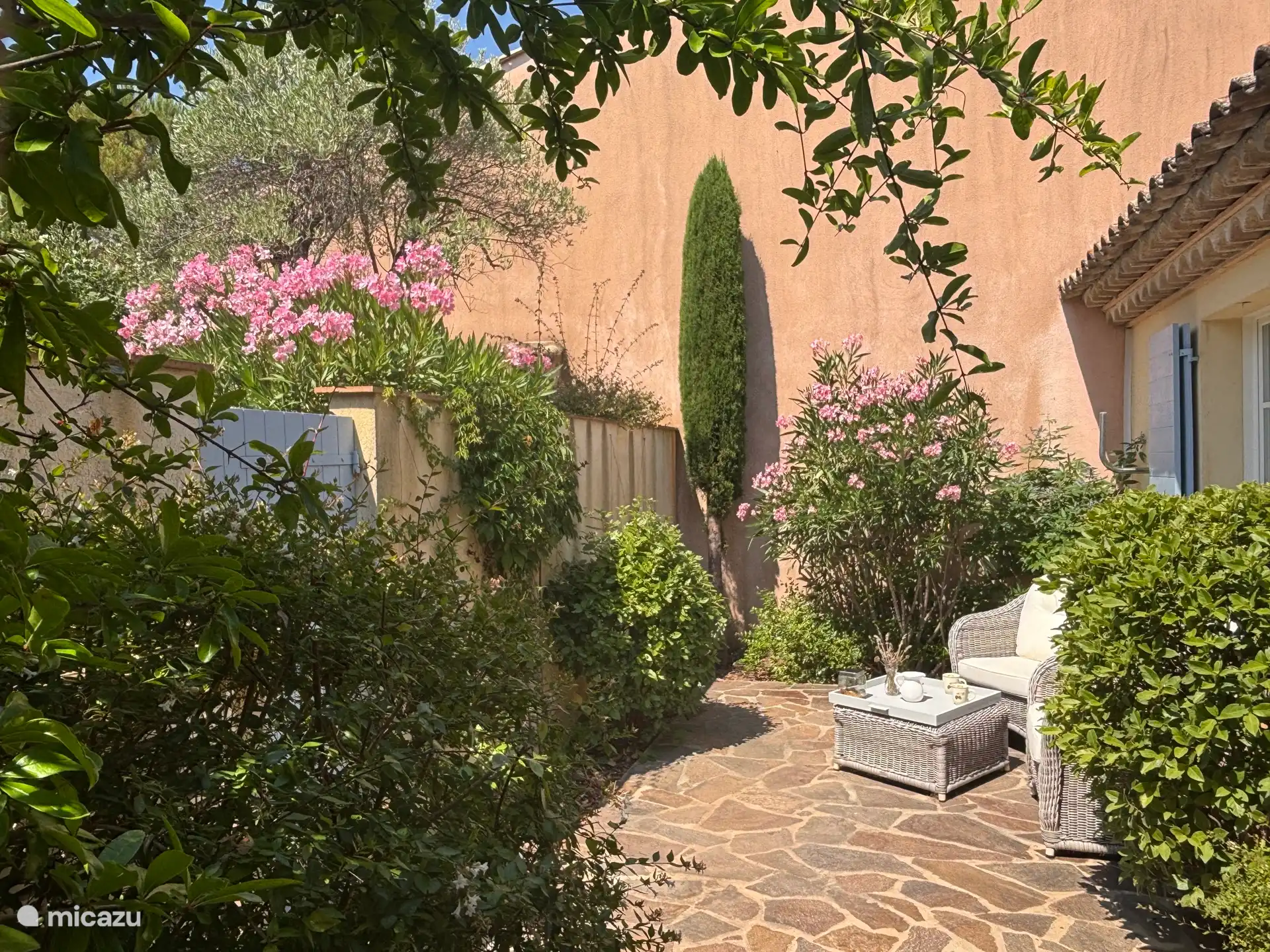 Patio avec pour le soleil matinal 