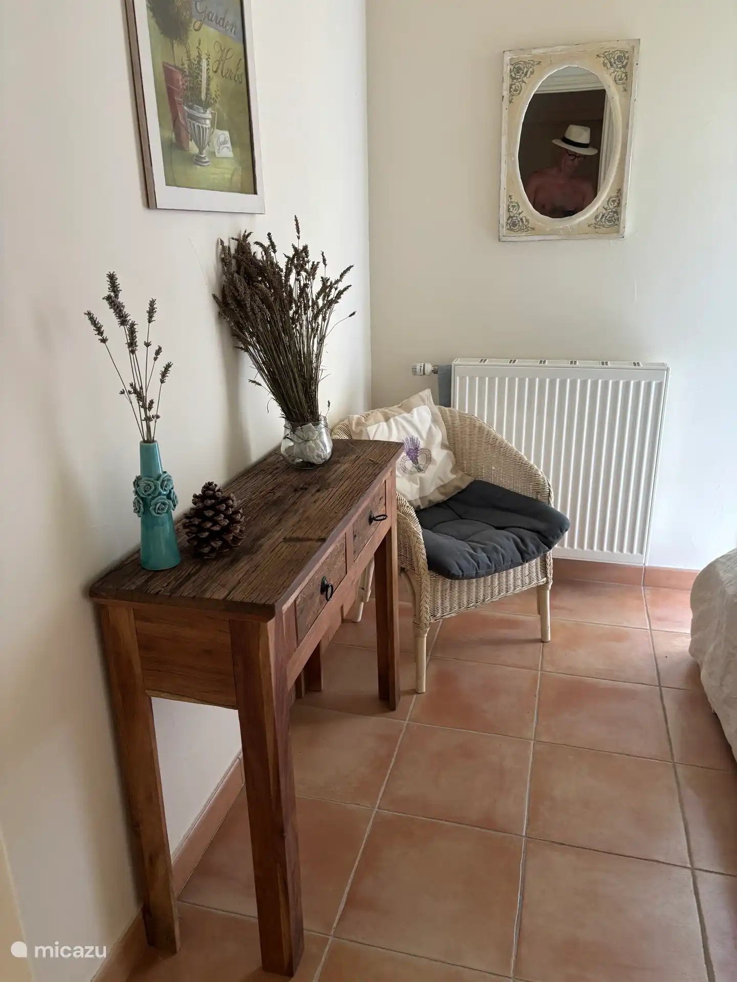 3ème chambre avec lit double et une armoire encastrée spacieuse 