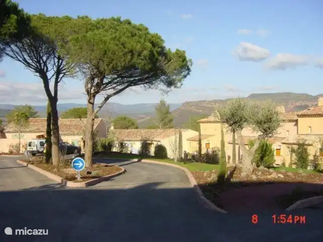 St.Endreol driveway to bungalow