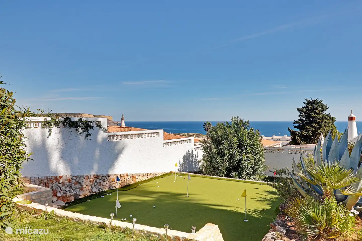 Campo de golf en el jardín.