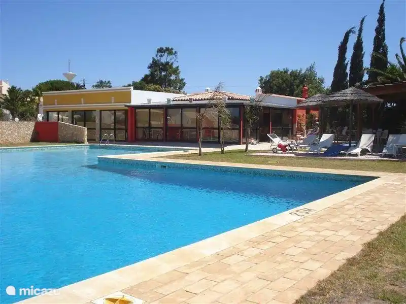 Kinoah, cafetería-restaurante, piscina, 10 min andando