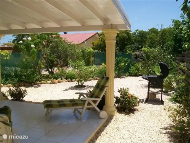 casa vacacional en Aruba, Norte, Tanki Leendert – Casa de vacaciones Bon Bini Nuestro soleado patio trasero donde puedes disfrutar de las hermosas aves.