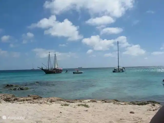 casa vacacional en Aruba, Norte, Tanki Leendert – Casa de vacaciones Bon Bini Bonita vista de los barcos en Malmok/ Boca Catalina. Aquí también se puede hacer snorkel muy bien.