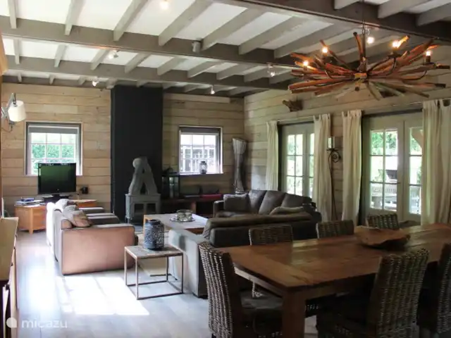 Cap Vert en Bélgica, Ardenas, La Roche-en-Ardenne - casa vacacional Sala de estar con TV de pantalla plana y chimenea