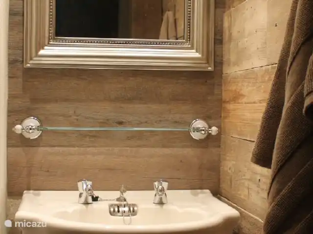 Cap Vert en Bélgica, Ardenas, La Roche-en-Ardenne - casa vacacional Lavabo en 2do baño