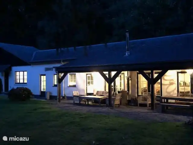 Cap Vert en Bélgica, Ardenas, La Roche-en-Ardenne - casa vacacional Disfrute de las tardes junto a la estufa de leña en la terraza.