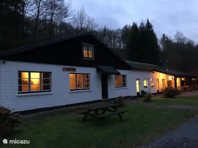 Cap Vert en Bélgica, Ardenas, La Roche-en-Ardenne - casa vacacional Cabo Verde al anochecer