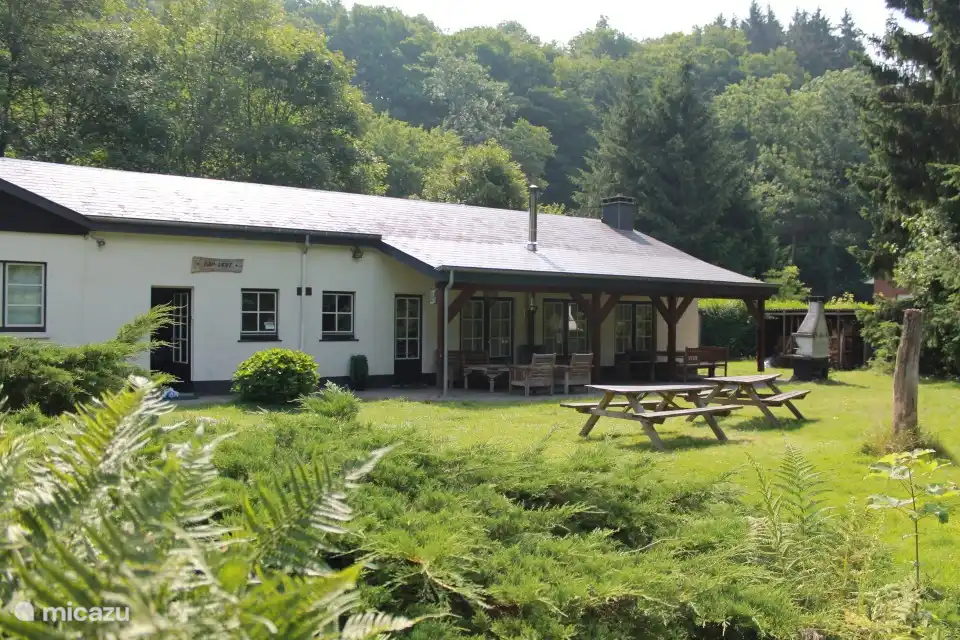 Garten mit viel Sonne.