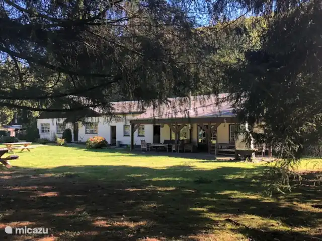 Cap Vert en Bélgica, Ardenas, La Roche-en-Ardenne - casa vacacional vista desde la carretera