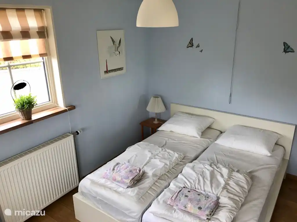 Dormitorio en planta baja con dormitorio contiguo