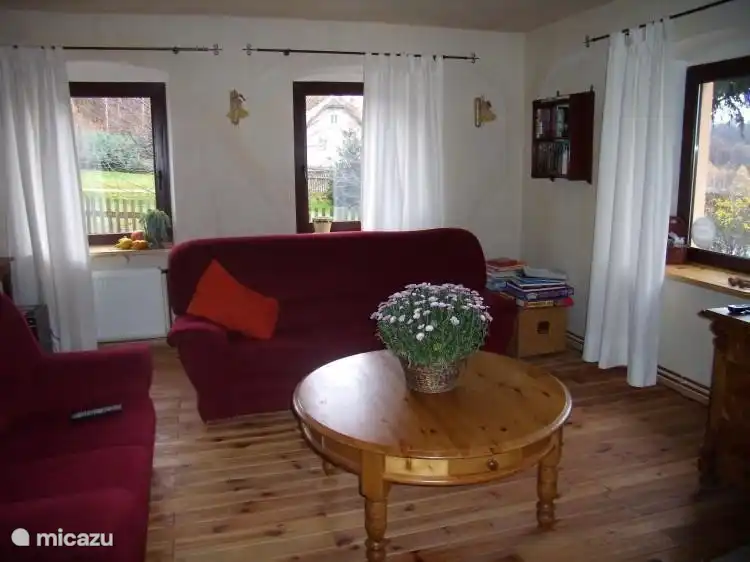 Le salon est spacieux et contient tout le nécessaire pour des vacances parfaites.