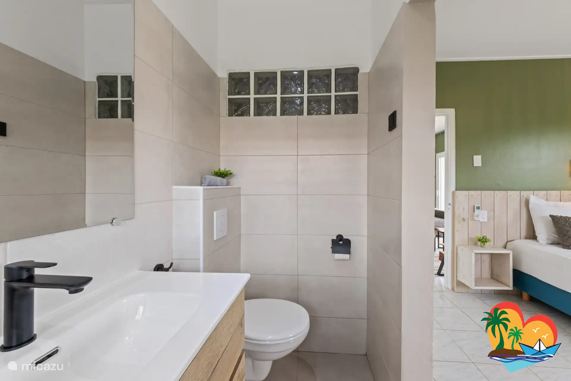 Salle de bain dans la chambre principale