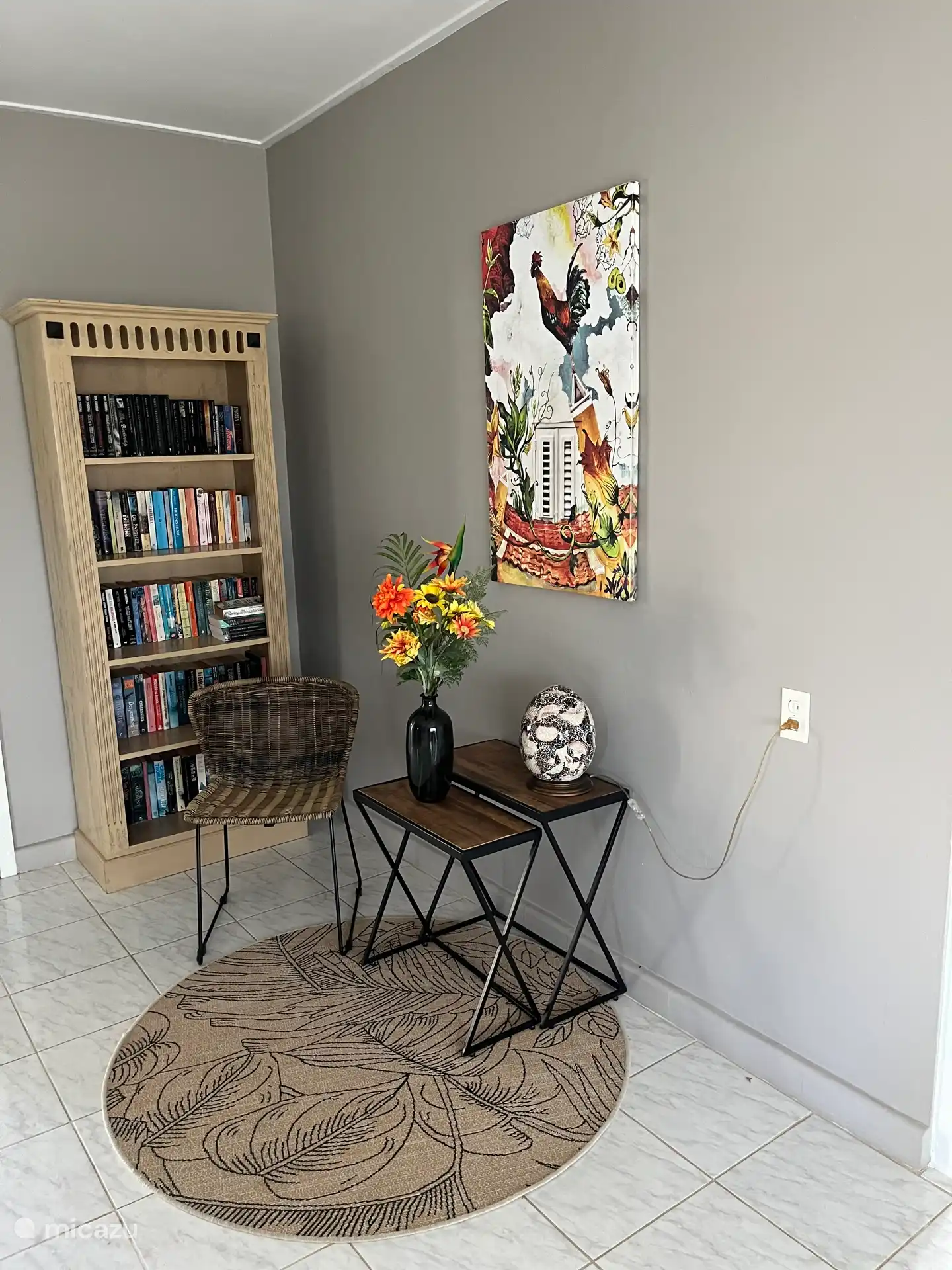 Coin douillet, 2 bibliothèques avec des livres de lecture, quelque chose pour tout le monde