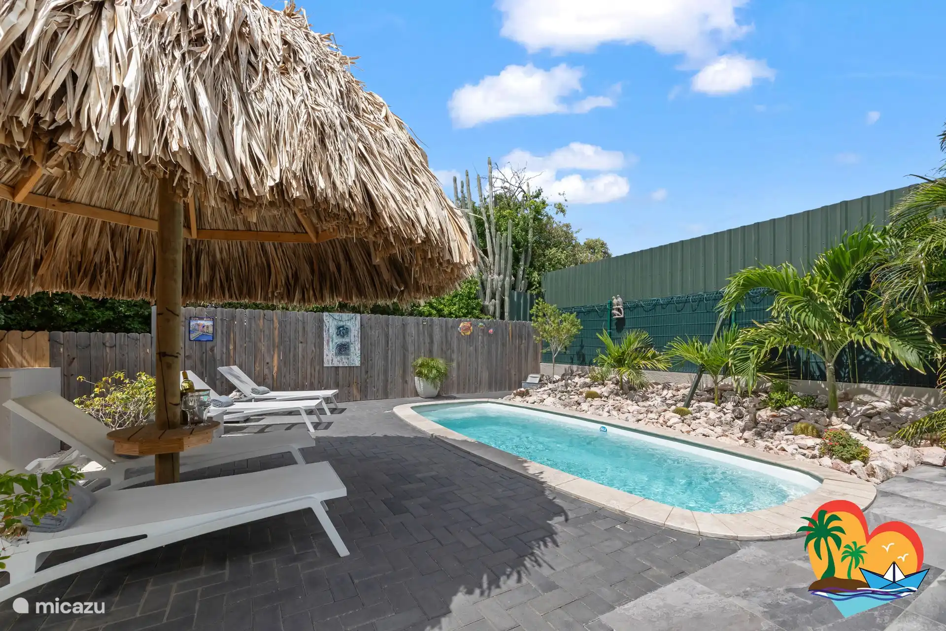 Rafraîchissez-vous dans la piscine privée