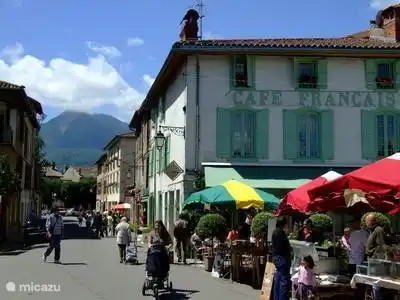 schöner Markt in Aspet