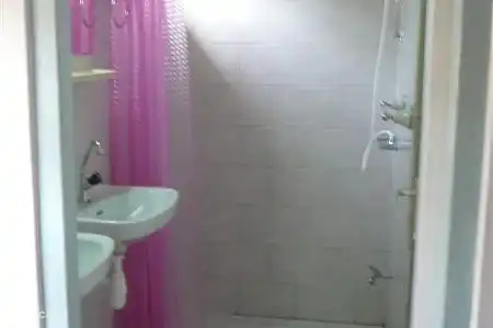 Vakantiehuis Curaçao, Banda Ariba (oost), Seru Coral appartement Resort Seru Coral badkamer met douche en toilet