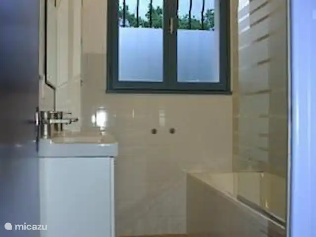 Etage Le Mas de Saint-Ferreol en Francia, Drôme, Menglon - apartamento Baño apartamento Piso