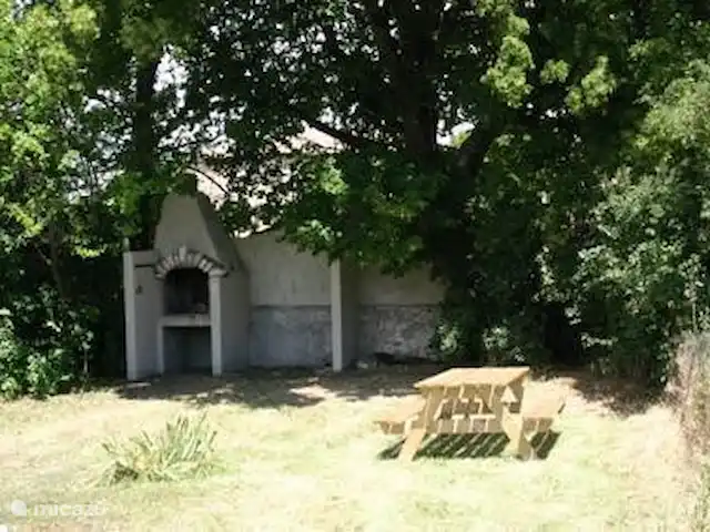 Etage Le Mas de Saint-Ferreol en Francia, Drôme, Menglon - apartamento Parilla