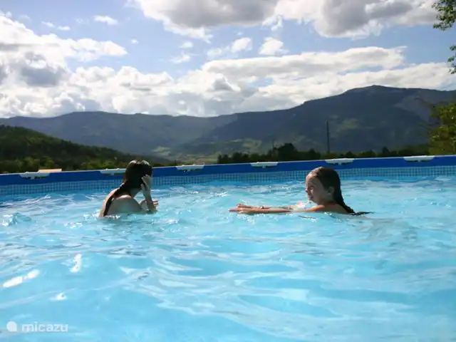 Etage Le Mas de Saint-Ferreol en Francia, Drôme, Menglon - apartamento La piscina