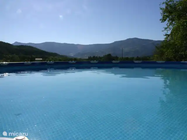 Etage Le Mas de Saint-Ferreol en Francia, Drôme, Menglon - apartamento La piscina en los meses de julio y agosto.