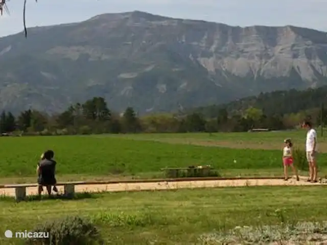 Etage Le Mas de Saint-Ferreol en Francia, Drôme, Menglon - apartamento Jeu de boules court en el jardín occidental