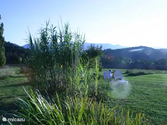 Etage Le Mas de Saint-Ferreol en Francia, Drôme, Menglon - apartamento Vista desde el jardín oeste