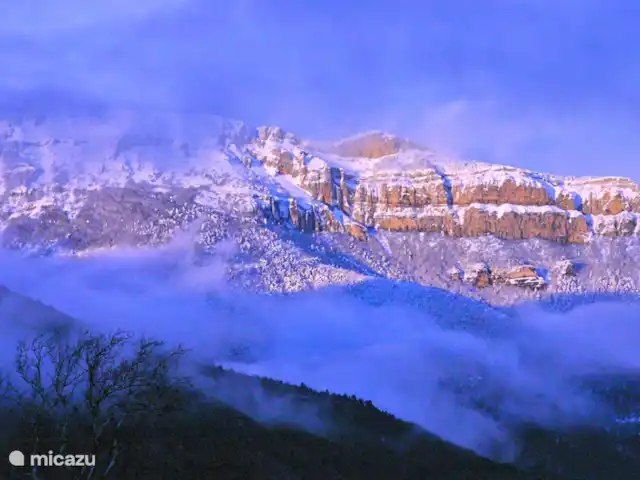 Etage Le Mas de Saint-Ferreol en Francia, Drôme, Menglon - apartamento El Glandasse del jardín en invierno