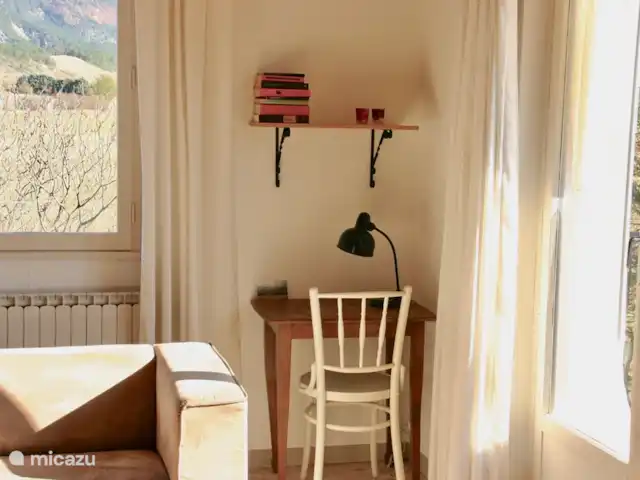 Etage Le Mas de Saint-Ferreol en Francia, Drôme, Menglon - apartamento sala de estar