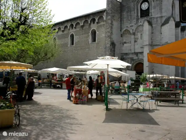 Etage Le Mas de Saint-Ferreol en Francia, Drôme, Menglon - apartamento Mercado en Die