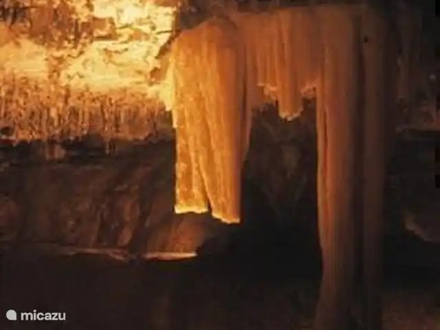 Etage Le Mas de Saint-Ferreol en Francia, Drôme, Menglon - apartamento cuevas de choranche