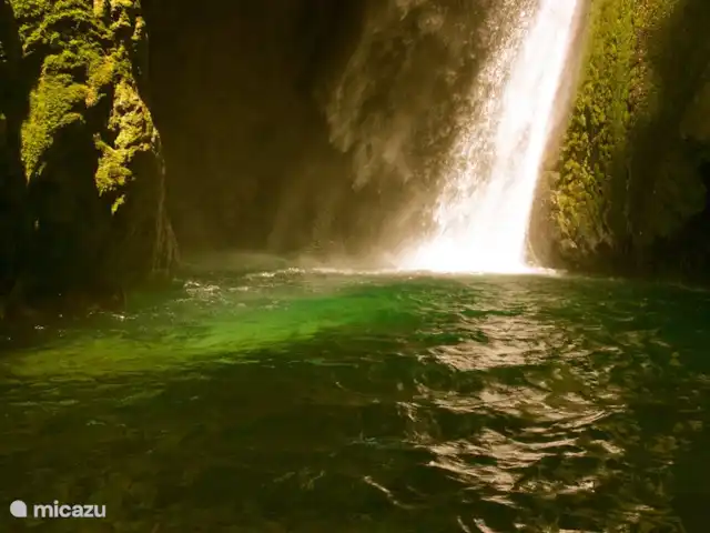Etage Le Mas de Saint-Ferreol en Francia, Drôme, Menglon - apartamento Chûte de la Druise, una cascada de 70 metros de altura