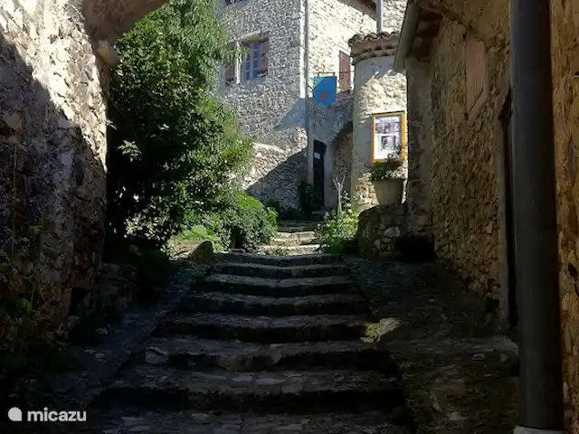 Etage Le Mas de Saint-Ferreol en Francia, Drôme, Menglon - apartamento El hermoso pueblo de Mirmande