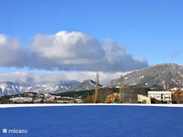 Etage Le Mas de Saint-Ferreol en Francia, Drôme, Menglon - apartamento Nuestra casa en invierno